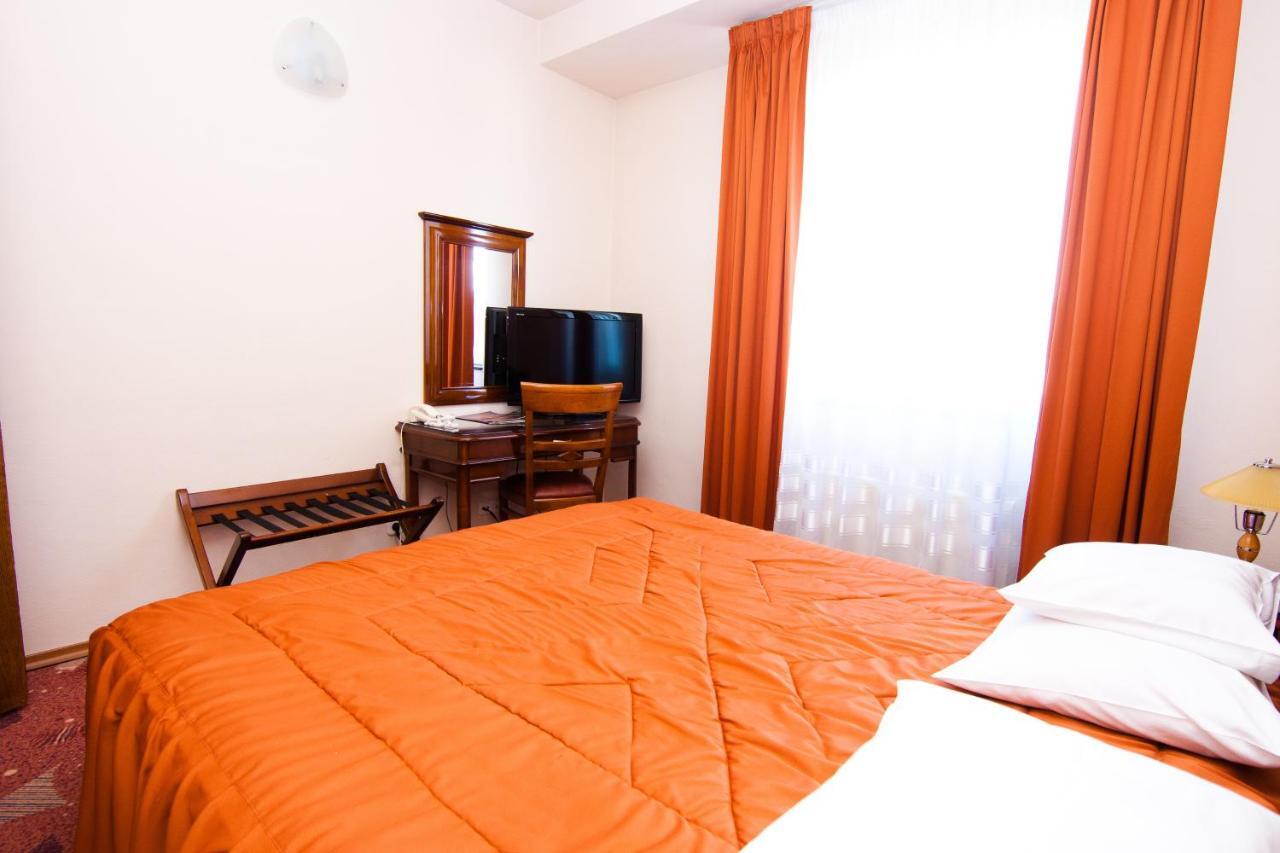 Hotel Onix Клуж-Напока Екстериор снимка